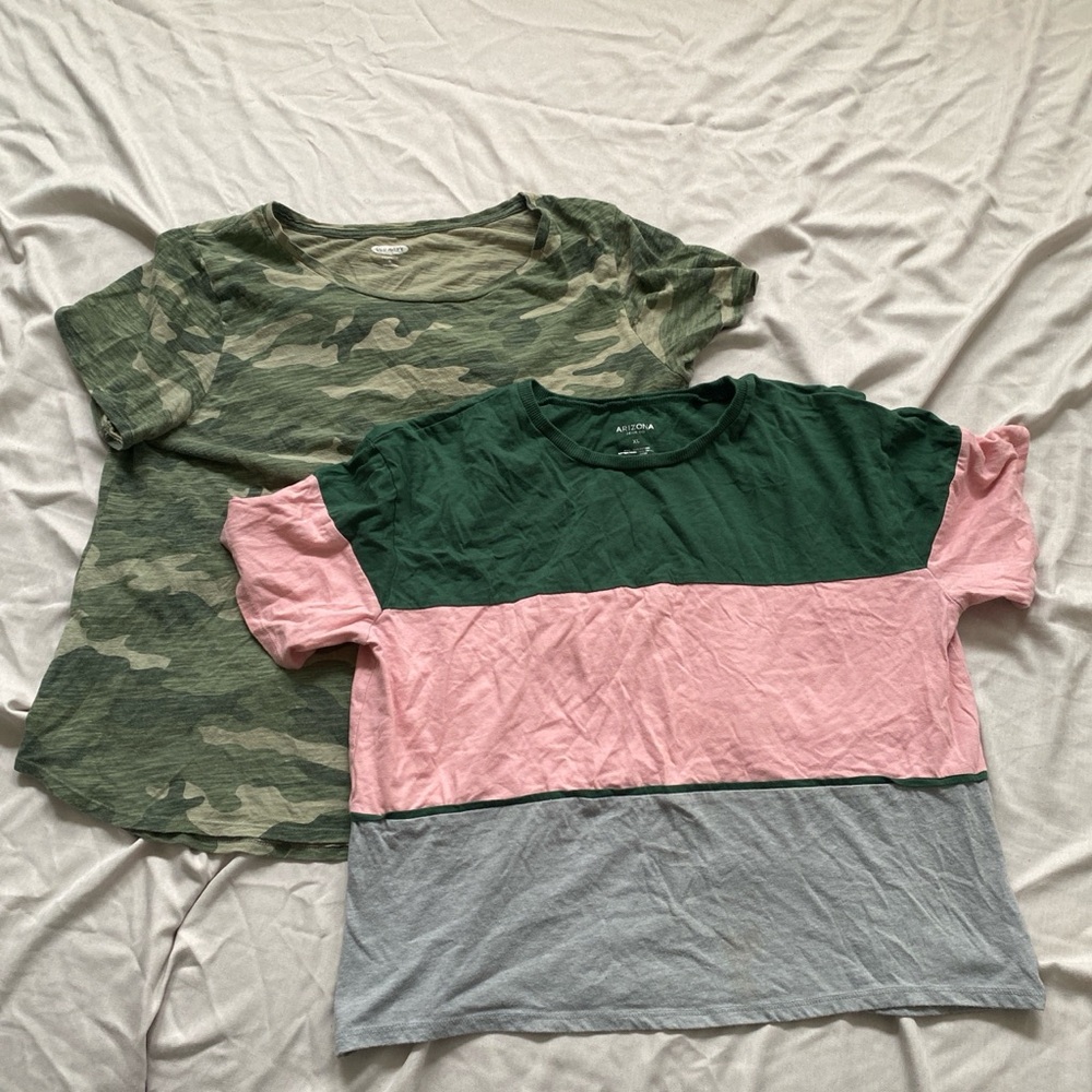 T-shirt bundle, women’s both size XL camo print shirt and green,pink,gray shirt
